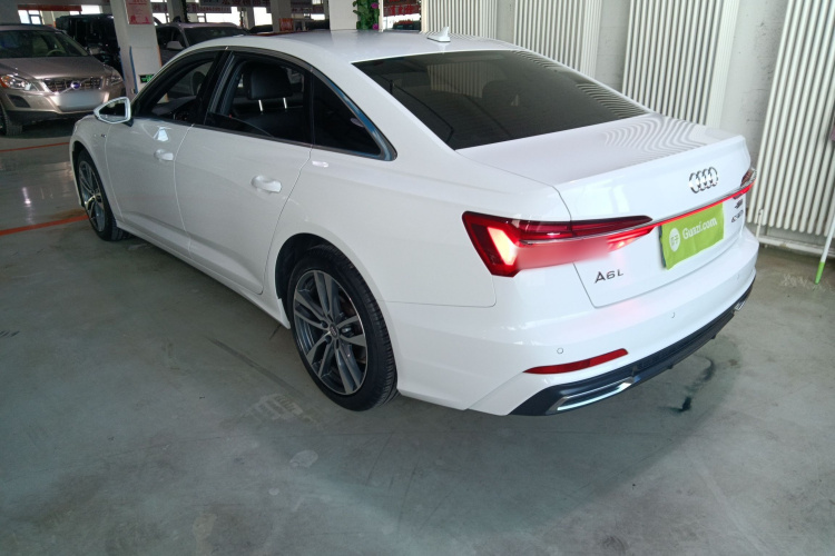 奥迪A6L 2019款 40 TFSI 豪华动感型车身外观4