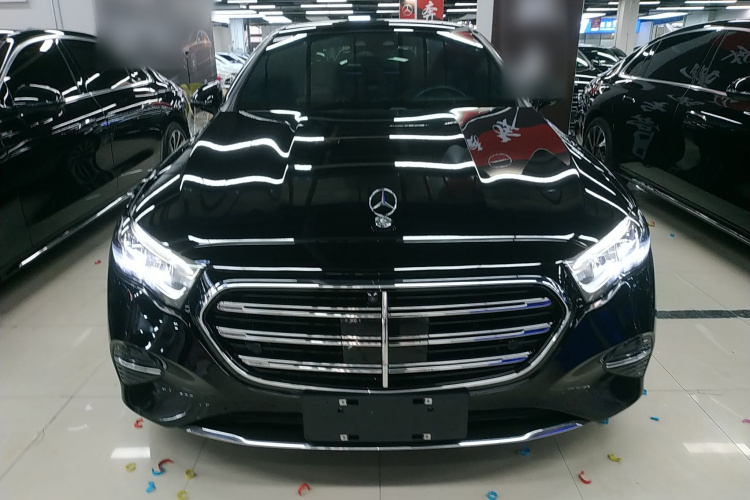 奔驰E级 2024款 E 300 L 豪华型车身外观2
