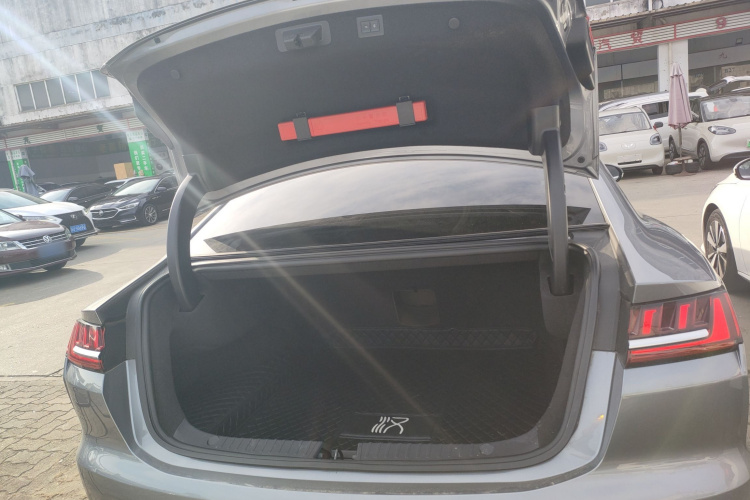 比亚迪 汉 2021款 EV 标准续航版豪华型机舱底盘23