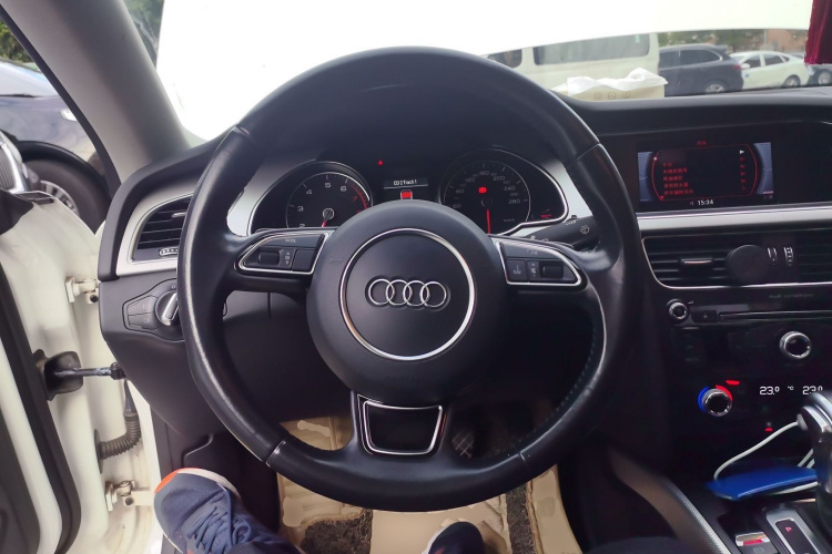 奥迪A5 2016款 Coupe 45 TFSI 进取型中控内饰13