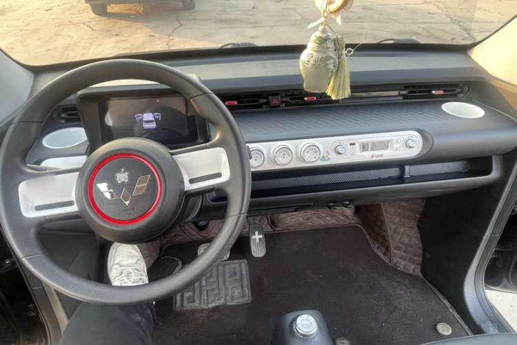 五菱汽车 宏光MINIEV 2022款 GAMEBOY 300km 玩咖款 磷酸铁锂中控内饰7002