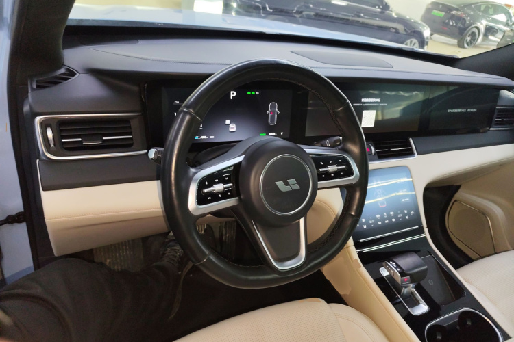 理想汽车 理想ONE 2021款 增程6座版中控内饰12