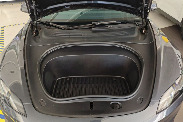 特斯拉 Model 3 2023款 后轮驱动版机舱底盘24