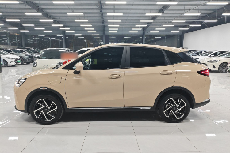 哪吒汽车 哪吒AYA 2023款 401 Lite车身外观4