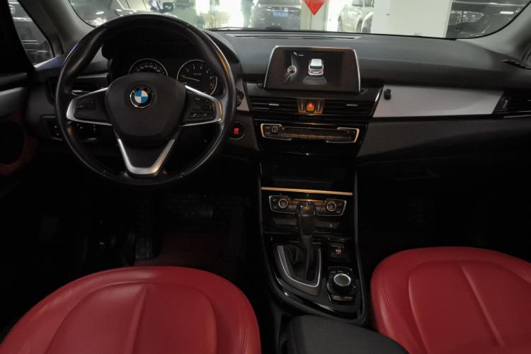 宝马2系旅行车 2016款 218i 领先型中控内饰12