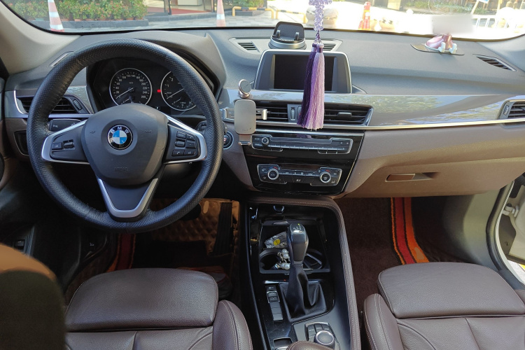宝马X1 2018款 sDrive18Li 尊享型中控内饰12