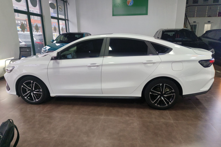 吉利汽车 2022款 缤瑞COOL 1.5T DCT电掣版车身外观4