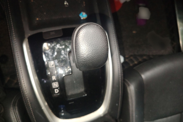 日产 奇骏 2014款 2.0L CVT舒适版 2WD局部细节18