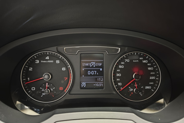 奥迪Q3 2018款 30周年年型 35 TFSI 运动型中控内饰7003