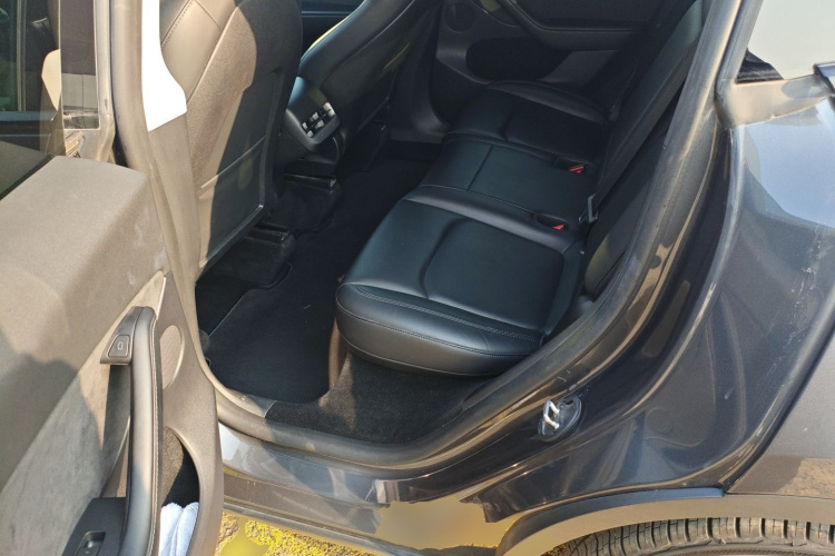 特斯拉 Model Y 2023款 后轮驱动版中控内饰21