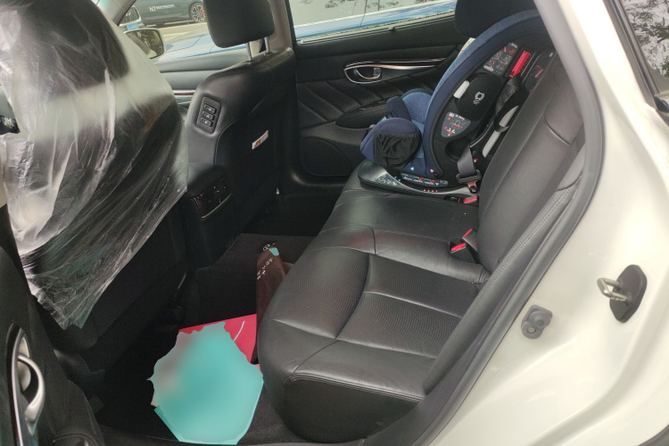 英菲尼迪Q70 2013款 Q70L 2.5L 舒适版中控内饰21