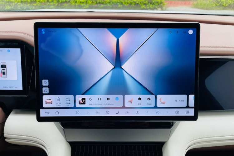 比亚迪 夏 2025款 DM-i 1.5T 180km 卓越型中控内饰7010