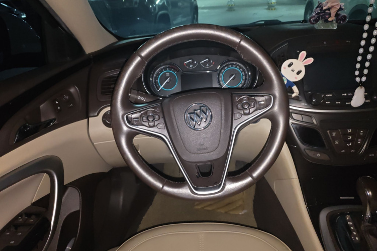 别克 君威 2015款 2.0L 精英时尚型中控内饰13