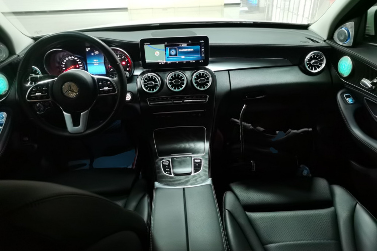 奔驰C级 2019款 C 180 L 时尚型运动版中控内饰12