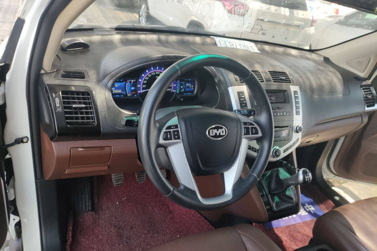 比亚迪S6 2014款 2.0L 手动豪华型 5座局部细节9001