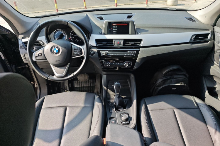 宝马X1 2019款 sDrive18Li 时尚型中控内饰12
