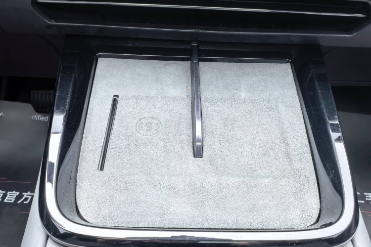 领克08 EM-P 2023款 220km 四驱性能Halo中控内饰7011