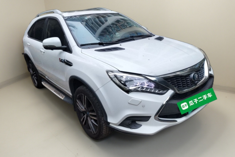 比亚迪 唐新能源 2017款 2.0T 全时四驱豪雅型 7座车身外观3