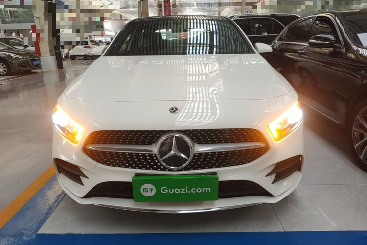 奔驰A级 2020款 A 200 L 运动轿车车身外观2