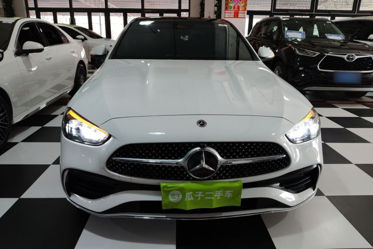奔驰C级 2023款 C 260 L 运动版车身外观2