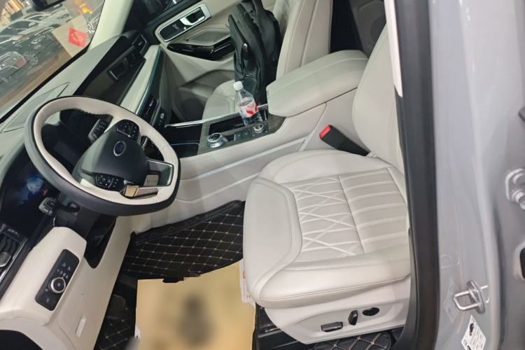 福特 探险者 2023款  EcoBoost 285 四驱赤金版 6座局部细节19