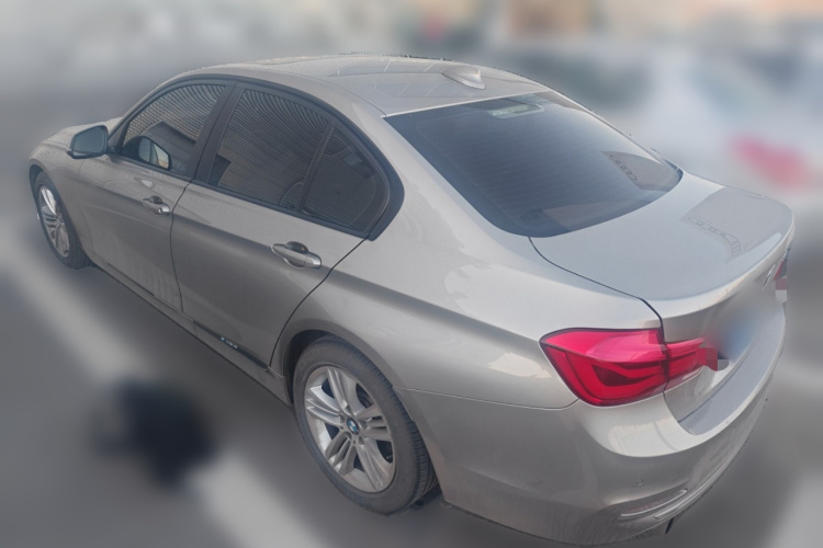 宝马3系 2016款 320i 时尚型车身外观5