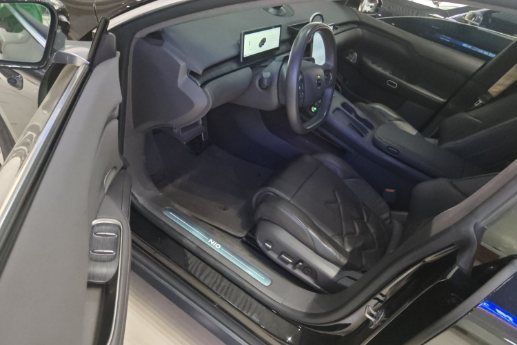 蔚来ET7 2022款 100kWh 首发版中控内饰7003