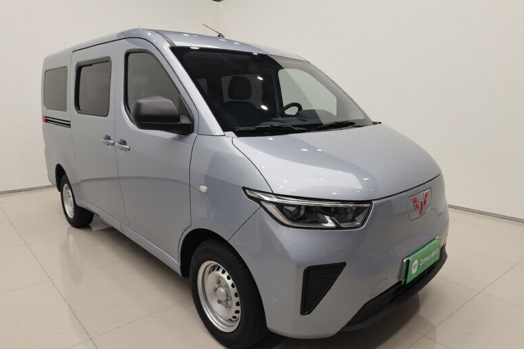 五菱汽车 五菱扬光 2024款 300KM 舒适型客车版 75kW车身外观3