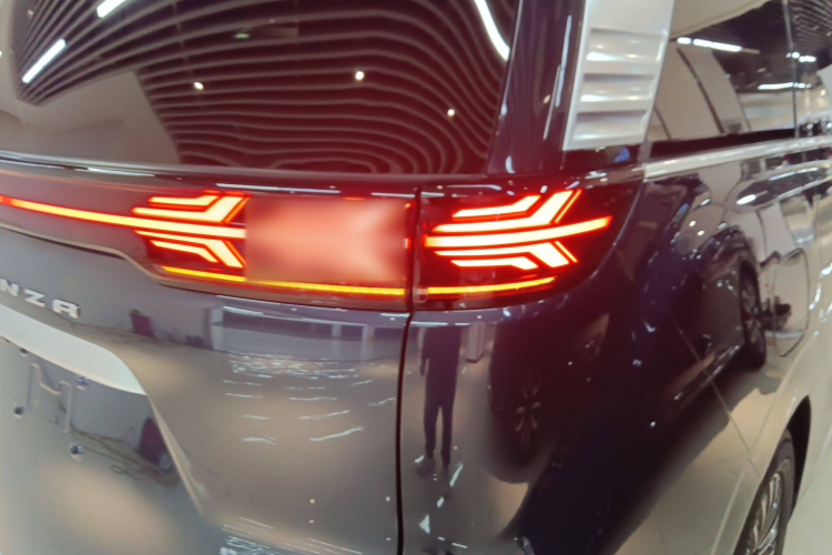 腾势D9 2022款 EV 600 四驱旗舰型车身外观9