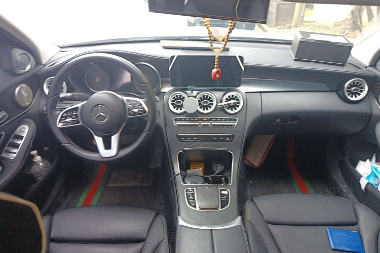 奔驰C级 2019款 C 180 L 时尚型运动版中控内饰7002