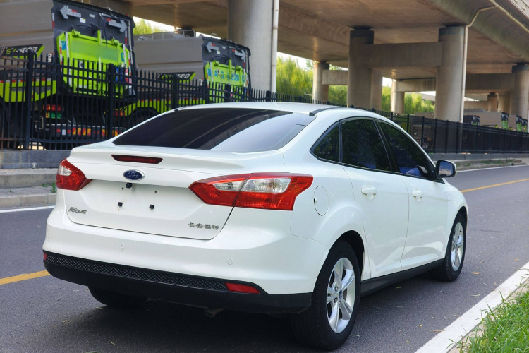 福特 福克斯 2012款 三厢 1.6L 自动风尚型车身外观6005