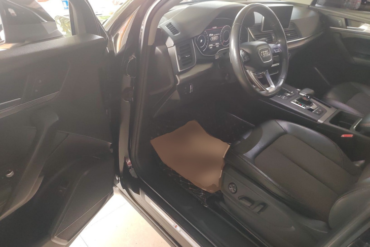 奥迪Q5L 2018款 45 TFSI 尊享时尚型 国V中控内饰7003