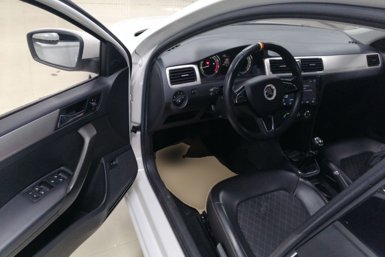 斯柯达 昕锐 2019款 1.5L 手动舒适版 国V中控内饰20