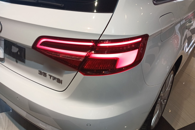 奥迪A3 2019款 Sportback 35 TFSI 风尚型 国V车身外观9