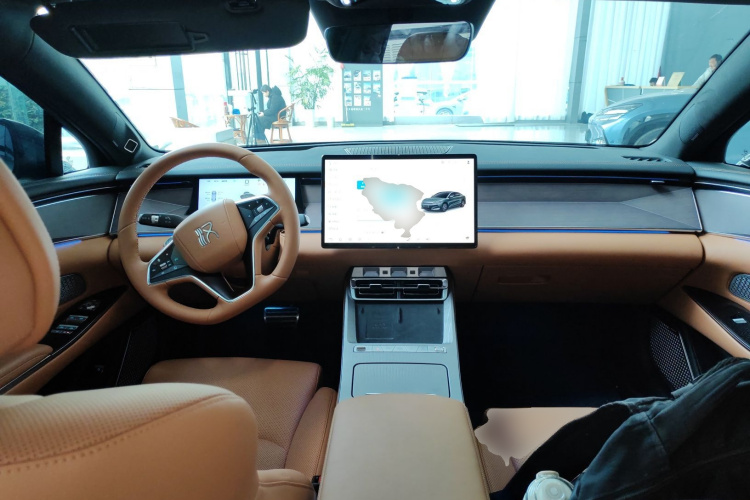 比亚迪 汉L 2025款 DM-p 四驱激光雷达旗舰型中控内饰12