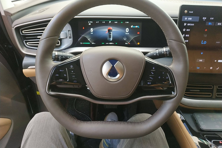 腾势D9 2022款 DM-i 970 四驱尊荣型中控内饰13