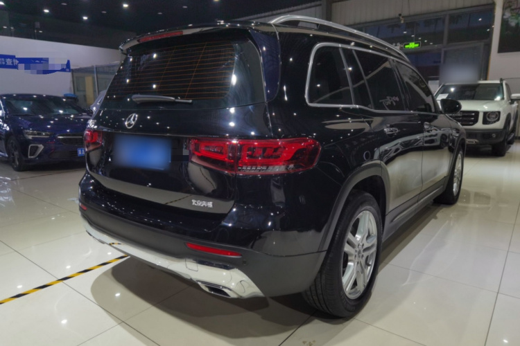 奔驰GLB 2023款 GLB 220 动感型车身外观7