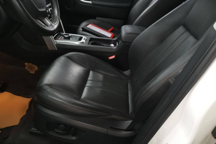 路虎 发现神行 2017款 2.0T HSE局部细节19