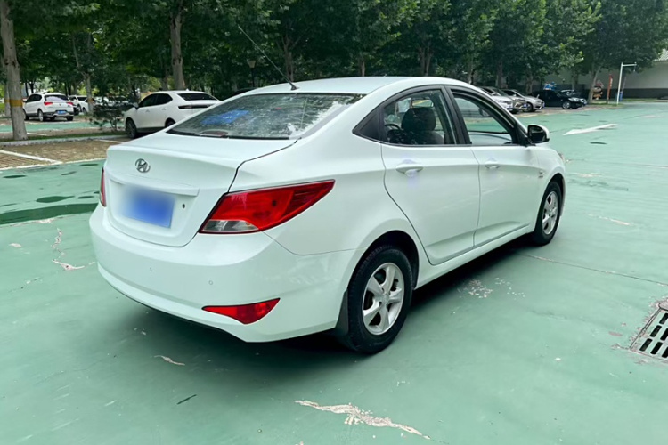 现代 瑞纳 2014款 1.4L 自动智能型GLS车身外观6003