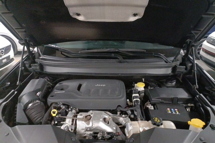 Jeep 自由光 2019款 2.0T 两驱智享版 国VI机舱底盘24