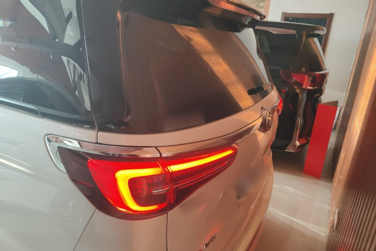 别克GL8 2021款 ES陆尊 653T 尊享型车身外观6