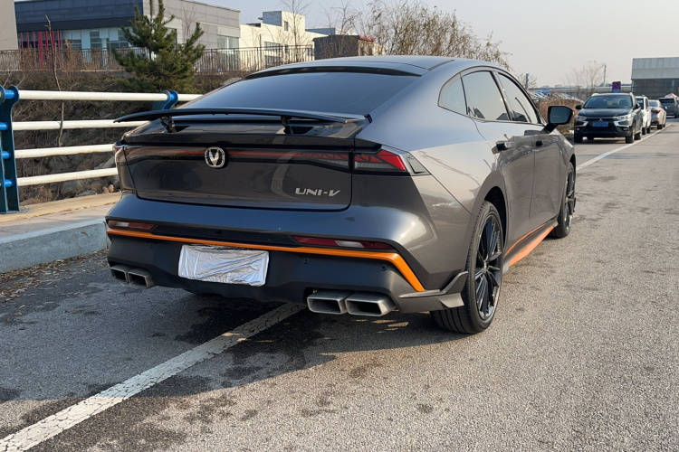 长安UNI-V 2024款 1.5T 尊贵运动型车身外观6003