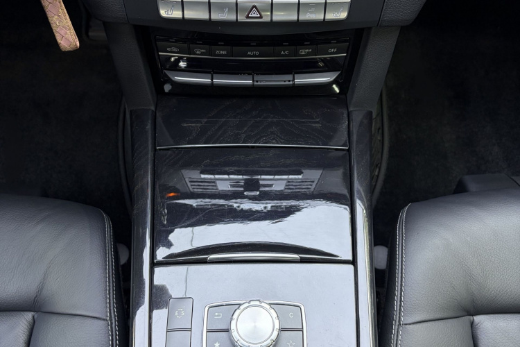 奔驰E级 2014款 改款 E 300 L 运动型中控内饰7004