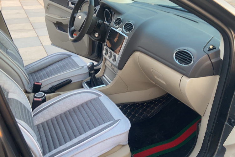 福特 福克斯 2013款 三厢经典 1.8L 手动基本型中控内饰7006