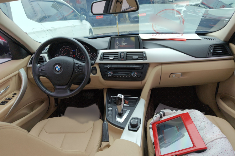 宝马3系 2014款 320Li 时尚型中控内饰7002