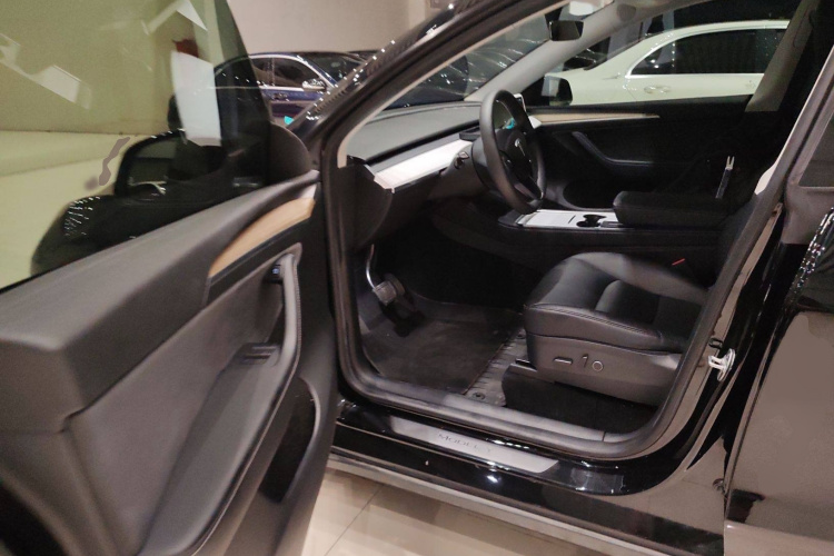特斯拉 Model Y 2022款 改款 后轮驱动版中控内饰7003