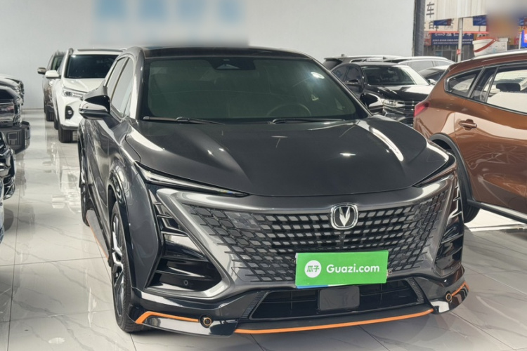 长安UNI-T 2022款 1.5T 运动版 尊贵型车身外观6004