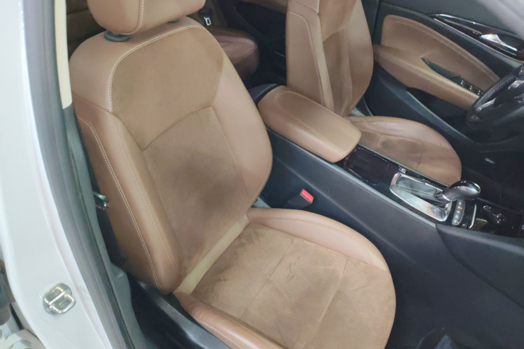 别克 君威 2017款 28T 尊贵型局部细节41