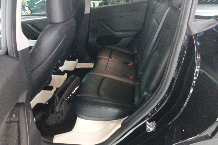 特斯拉 Model Y 2022款 改款 后轮驱动版中控内饰21