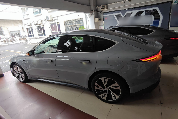 蔚来ET5 2024款 75kWh车身外观4